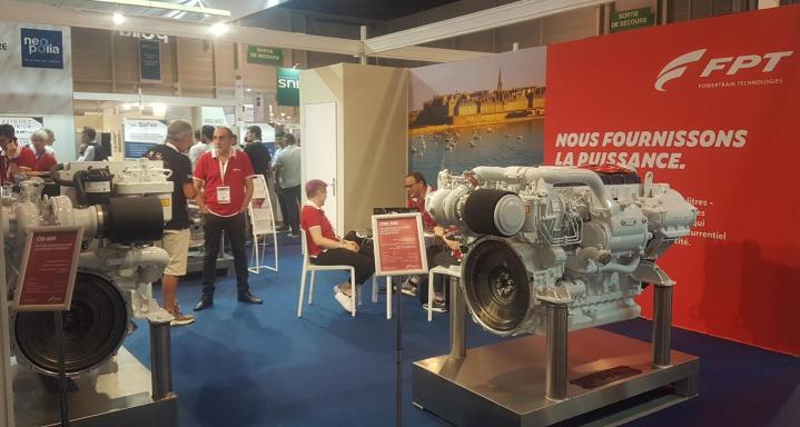 Reconstruction de moteur de bateau Fréjus