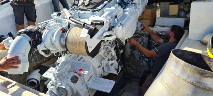 Remplacement de moteur de bateau Fréjus