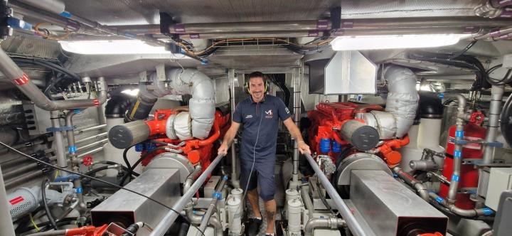 Reconstruction de moteur de bateau Fréjus