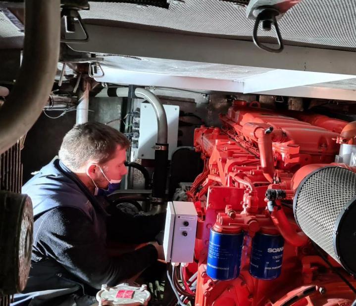 Reconstruction de moteur de bateau Fréjus