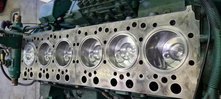 Reconstruction de moteur de bateau Fréjus