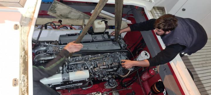 Remplacement de moteur de bateau Fréjus
