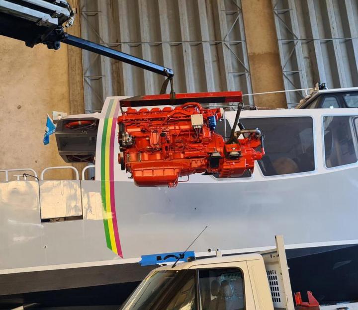Reconstruction de moteur de bateau Fréjus